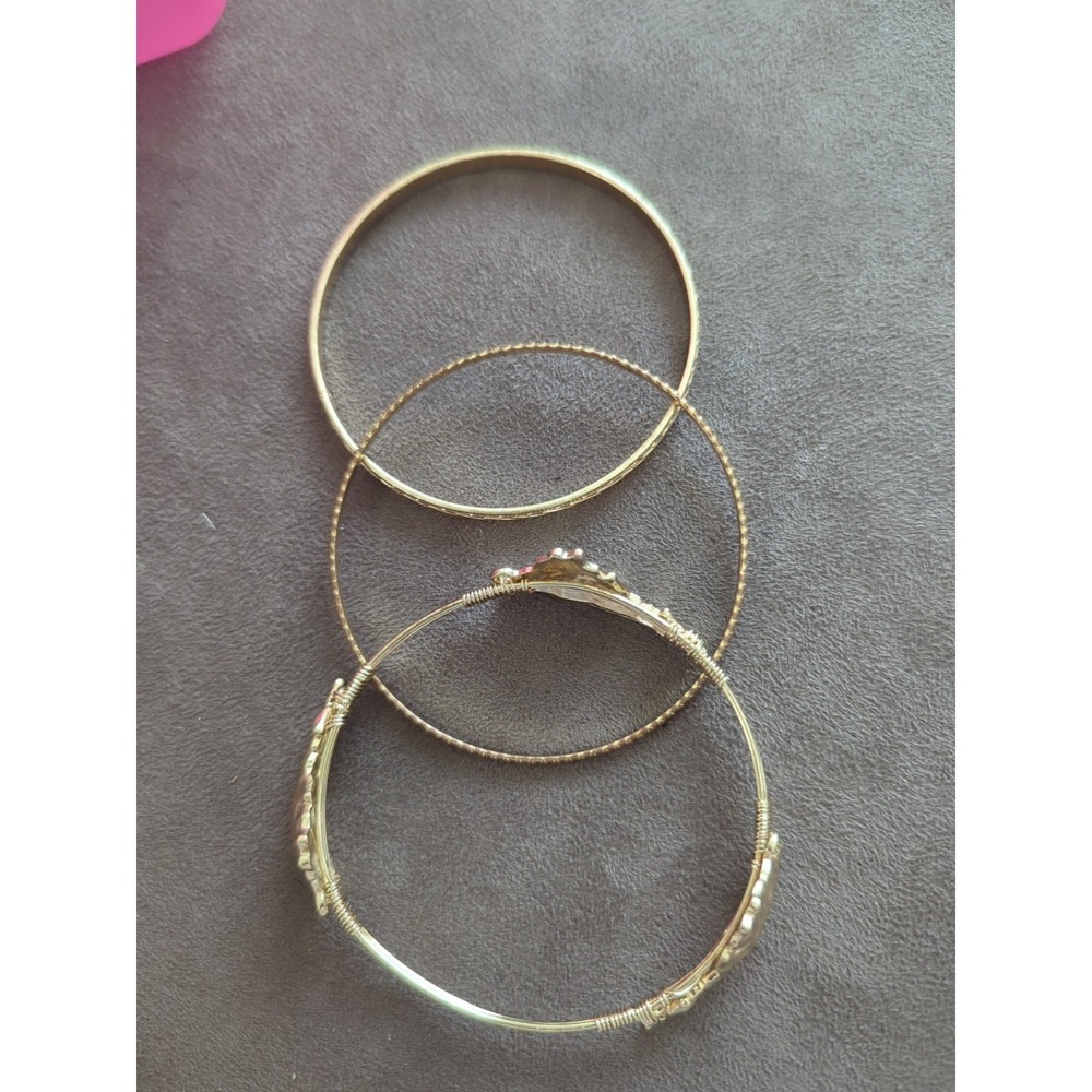 Set Of 3 Bracelets With Gold Tones And Mountain Like‎ Charms